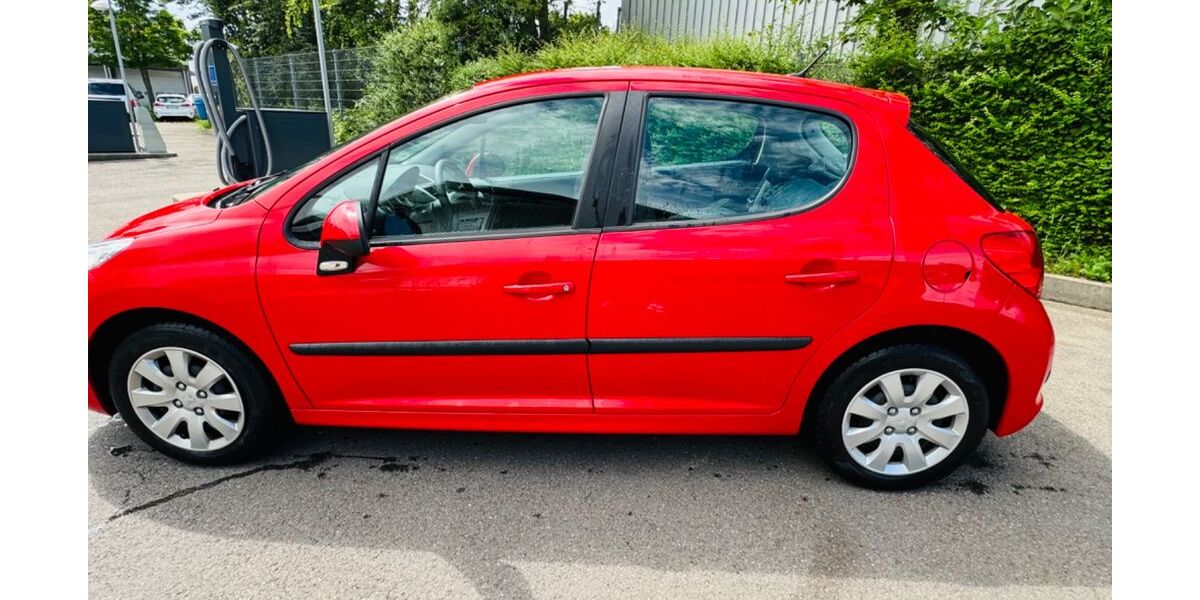 Peugeot 207 126.000 km 2.599 &euro; Filderstadt 70794