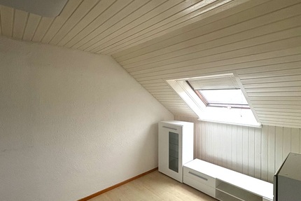Kompakte und möblierte 2,5-Zimmer-Dachgeschosswohnung im Herzen von Altbach - Wohnung Altbach Altbach (Württemberg) (Gemeinde) | Angebot:25444320