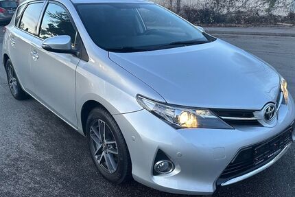 Toyota Auris 137.000 km 9.450 &euro; Möglingen/Ludwigsburg 71696