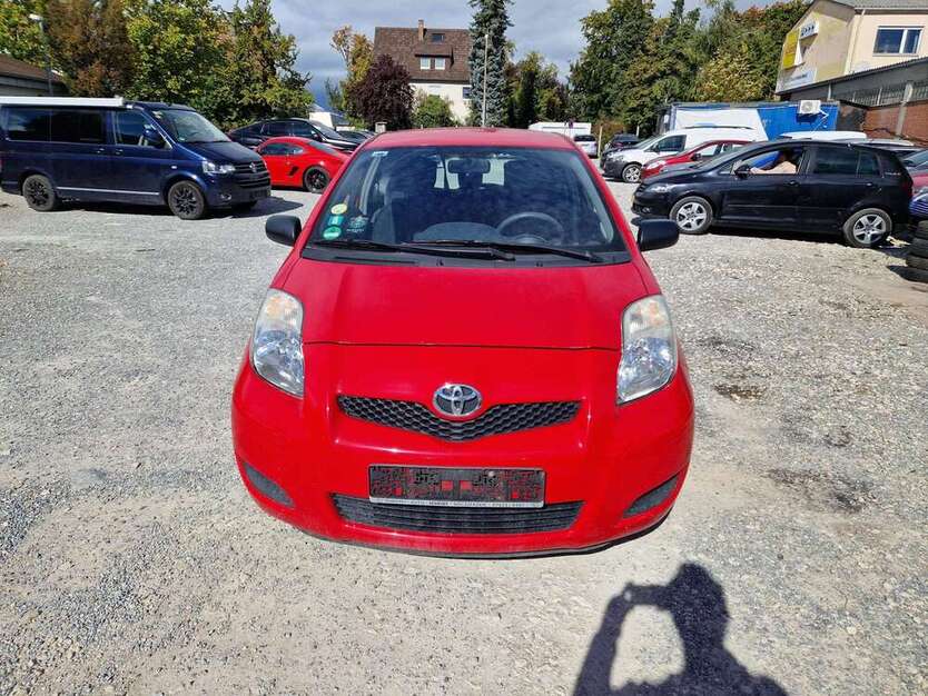 Toyota Yaris 221.000 km 1.300 € Reutlingen 72760