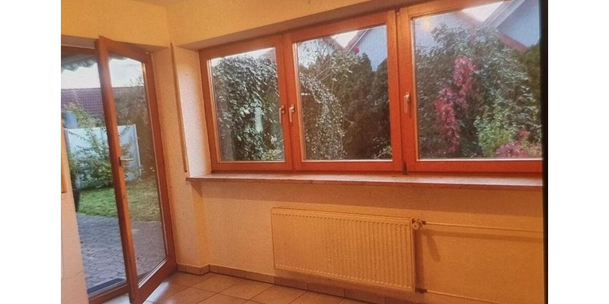 Erdgeschoßwohnung Sindelfingen - 3.5 Zimmer, 110 m&sup2;, 1.200&euro; | Angebot:24746192