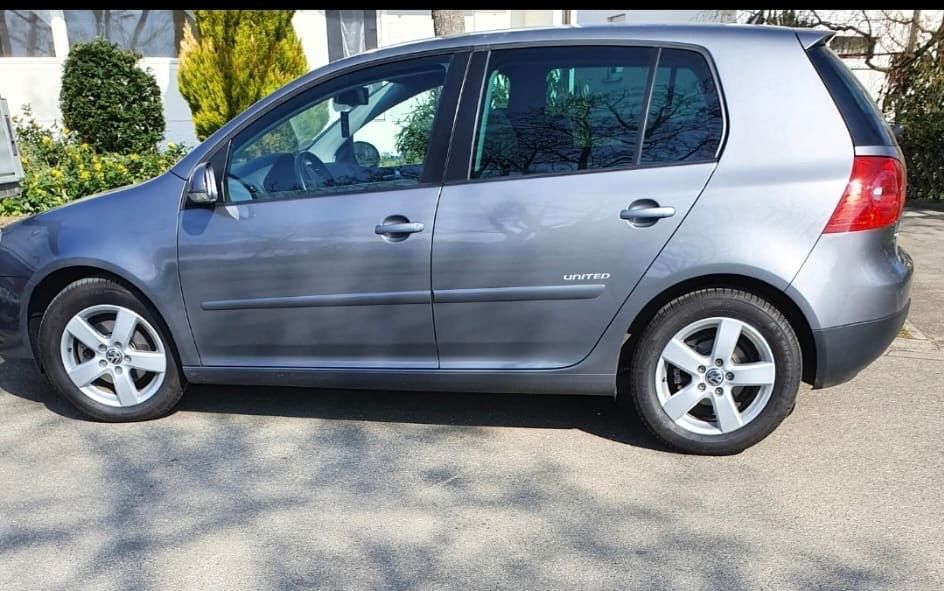 VW Golf 134.000 km 4.400 &euro; Metzingen 72555