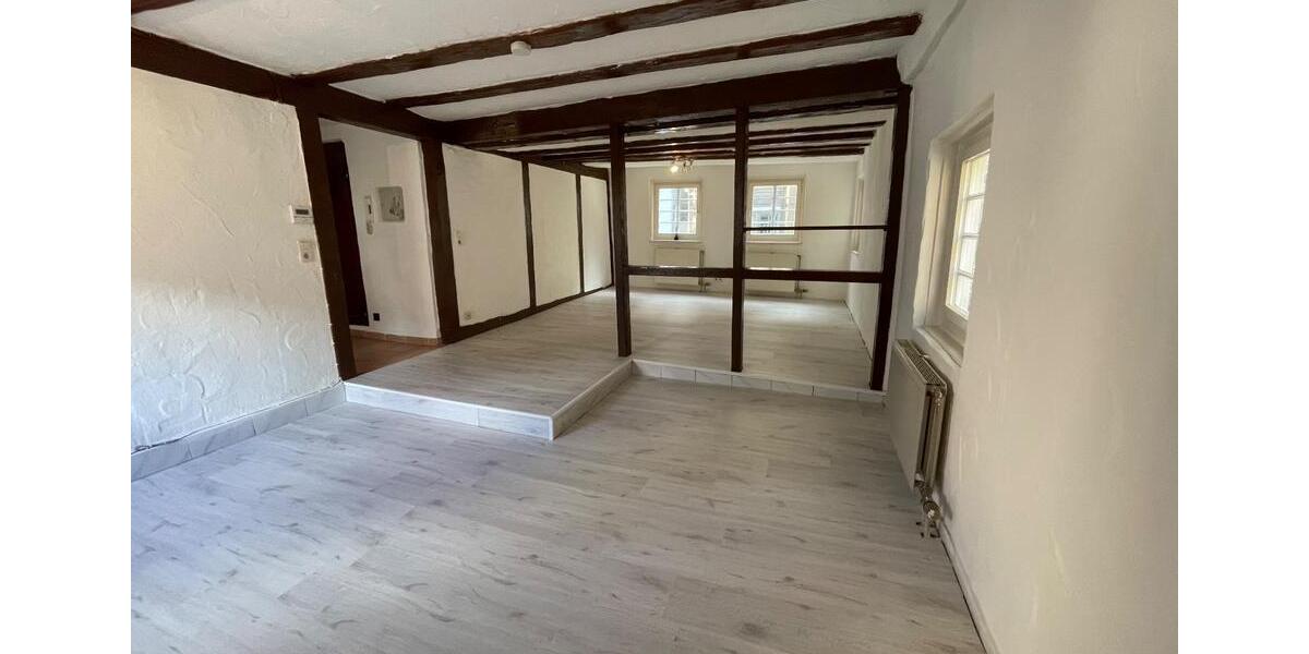 Von privat: 1 12 Zimmerwohnung in historischem Haus in Esslingen 2 zimmer