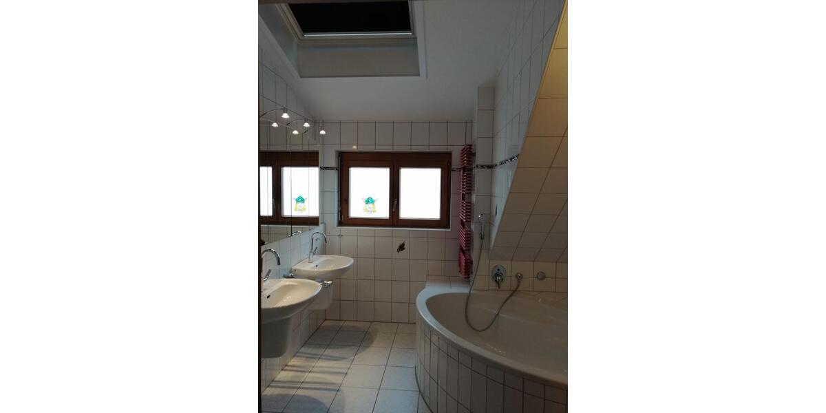 Dachgeschoßwohnung Schwieberdingen - 6.5 Zimmer, 151 m&sup2;, 540.000&euro; | Angebot:26577460