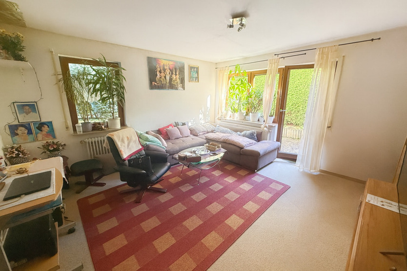 Gepflegte 2,5-Zimmerwohnung mit EBK, Balkon, großer Terrasse und Garten in bevorzugter Lage
