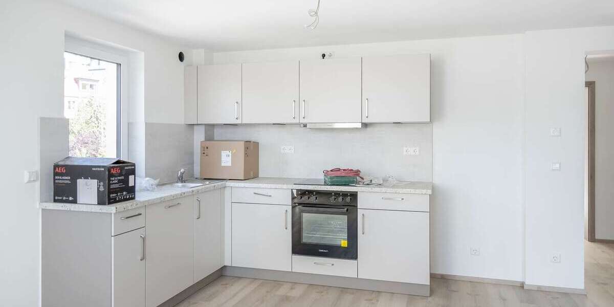 Hochwertig sanierte 2-Zimmer-Dachgeschosswohnung mit Balkon - 2- Esslingen am Neckar Oberesslingen | Angebot:27646718