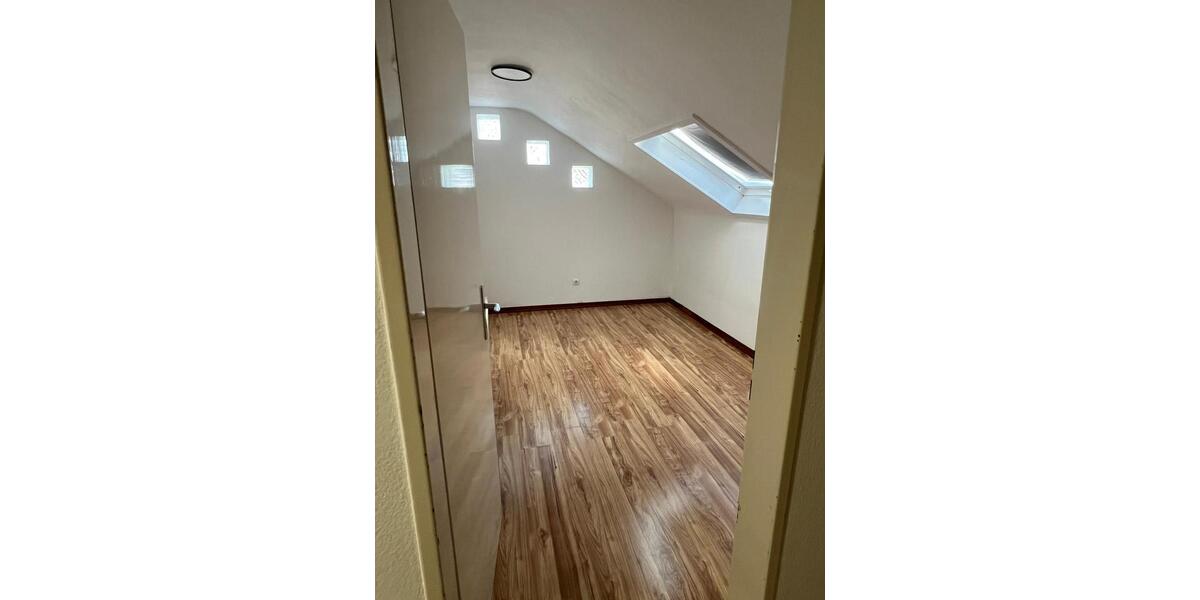 Dachgeschoßwohnung Nürtingen - 3 Zimmer, 58 m&sup2;, 210.000&euro; | Angebot:26972669