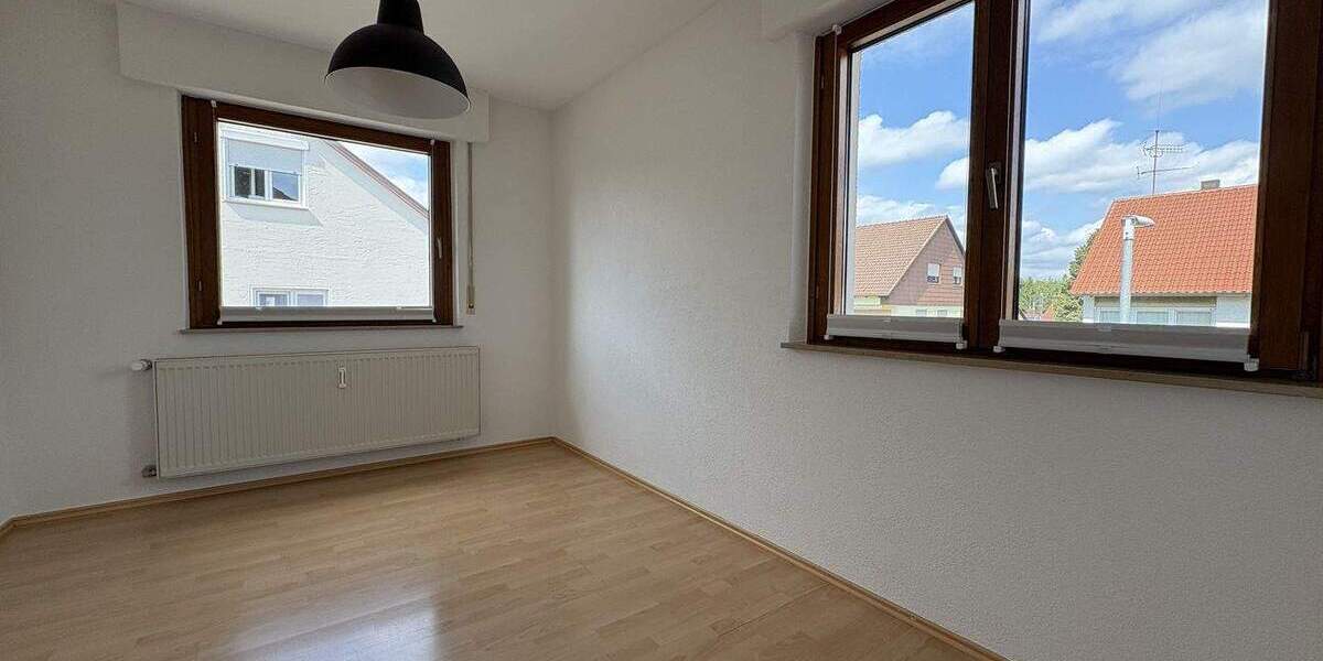 Mehrfamilienhaus, Wohnhaus Steinenbronn - 8 Zimmer, 155 m&sup2;, 669.000&euro; | Angebot:25748771