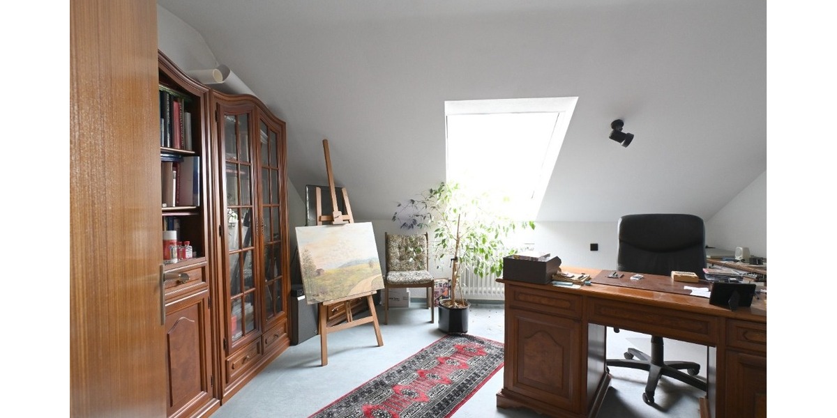 In Stammheim: Kurze Wege ins Grüne und zur U-Bahn - Dachgeschoßwohnung Stuttgart Stammheim | Angebot:24524535