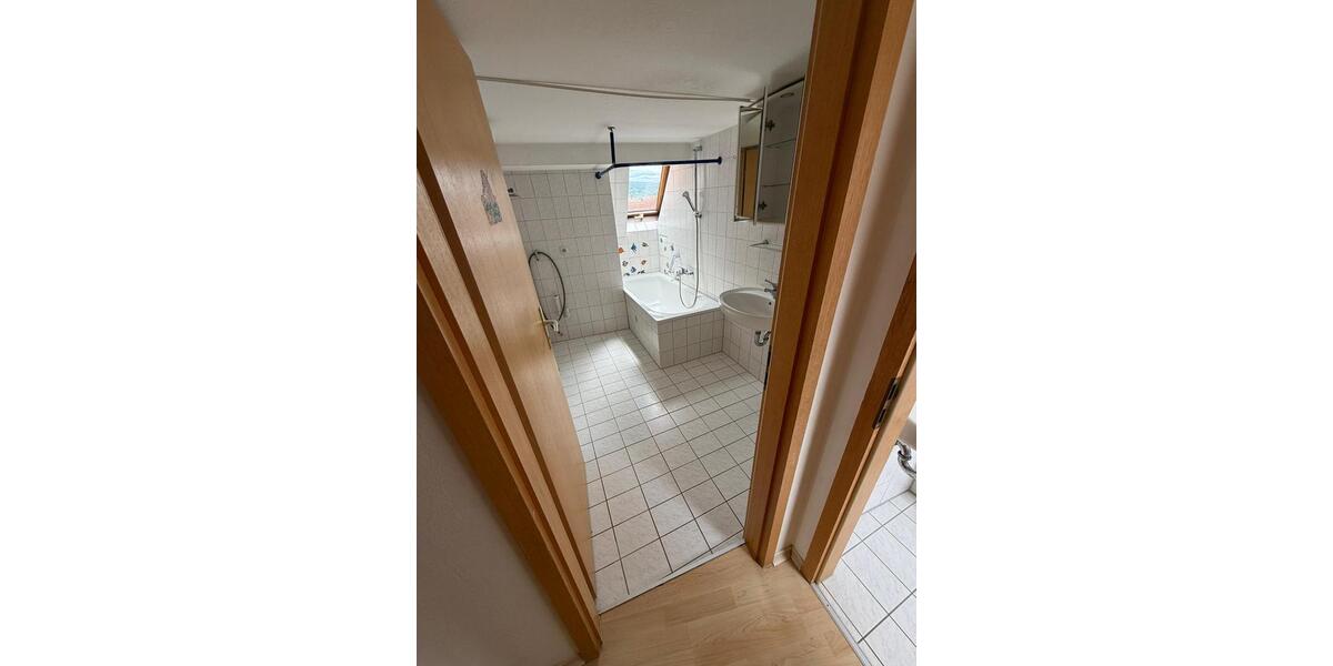 Dachgeschoßwohnung Rottenburg am Neckar - 3.5 Zimmer, 75 m&sup2;, 185.000&euro; | Angebot:26804440