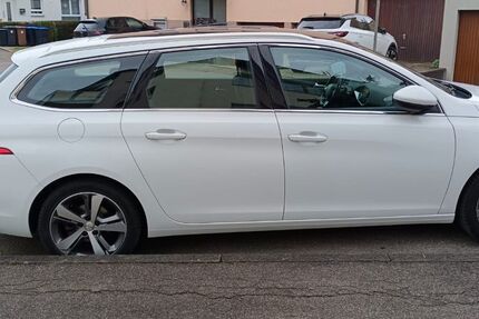 Peugeot 308 88.000 km 10.500 € Filderstadt 70794