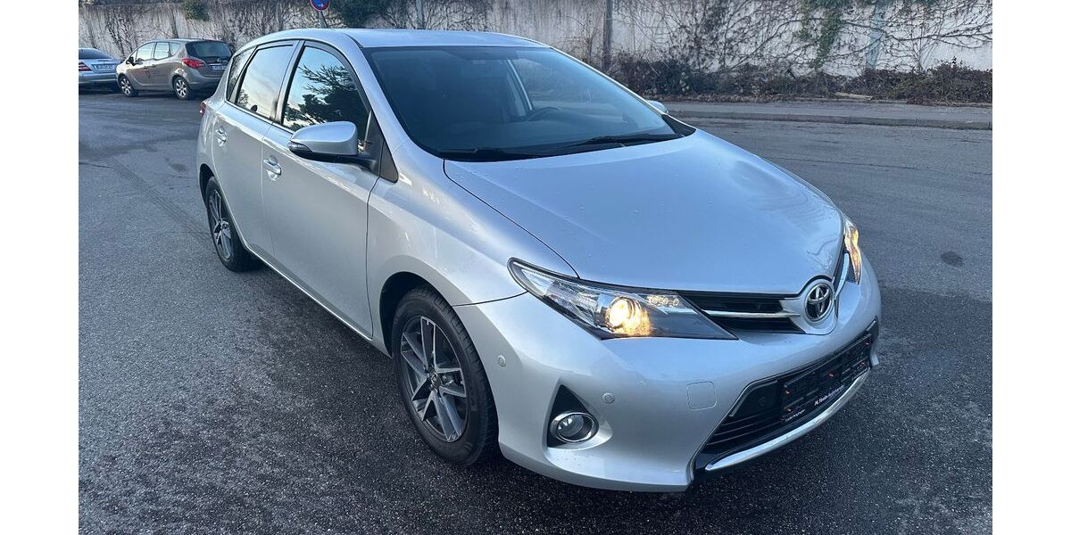 Toyota Auris 137.000 km 9.350 &euro; Möglingen/Ludwigsburg 71696