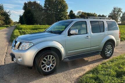Nissan Pathfinder 145.600 km 14.800 € Reutlingen 72768