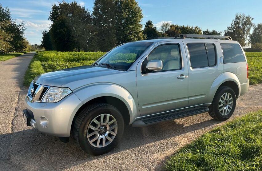 Nissan Pathfinder 145.600 km 14.800 € Reutlingen 72768