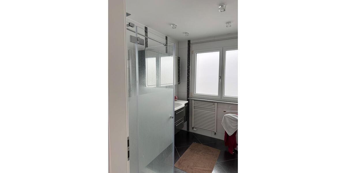 Einfamilienhaus Ostfildern - 7 Zimmer, 150 m&sup2;, 2.700&euro; | Angebot:24733813