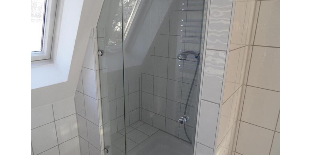 Dachgeschoßwohnung Stuttgart Lehen - 2.5 Zimmer, 109 m&sup2;, 1.670&euro; | Angebot:24493297