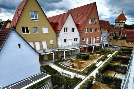 EXKLUSIVE-NEUBAU-ERSTBEZUG! Traumhafte DG-Wohnung mit Top-Ausstattung (Balkon, EBK, Aufzug uvm.) in sonniger direkter City-Lage!