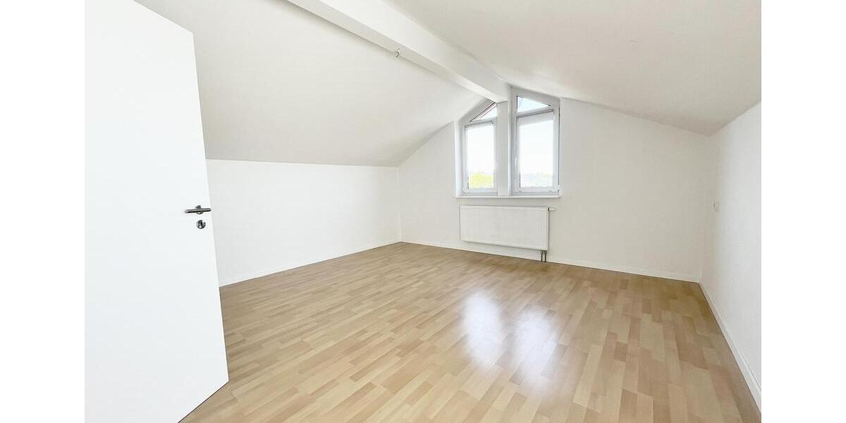 Dachgeschoßwohnung Pforzheim Dillweißenstein - 3.5 Zimmer, 103 m&sup2;, 1.190&euro; | Angebot:26699227