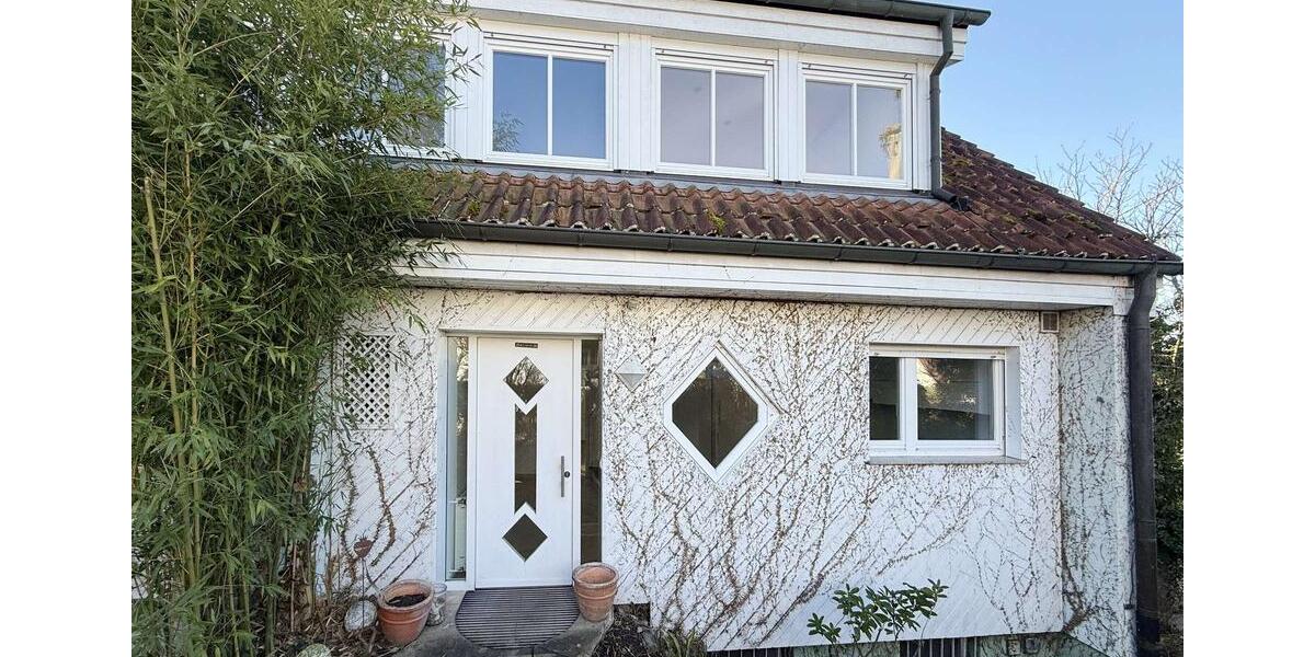 Ihr neues Zuhause in Nürtingen – Stilvoll renoviertes Einfamilienhaus mit Garten und Garagen 5.5 zimmer