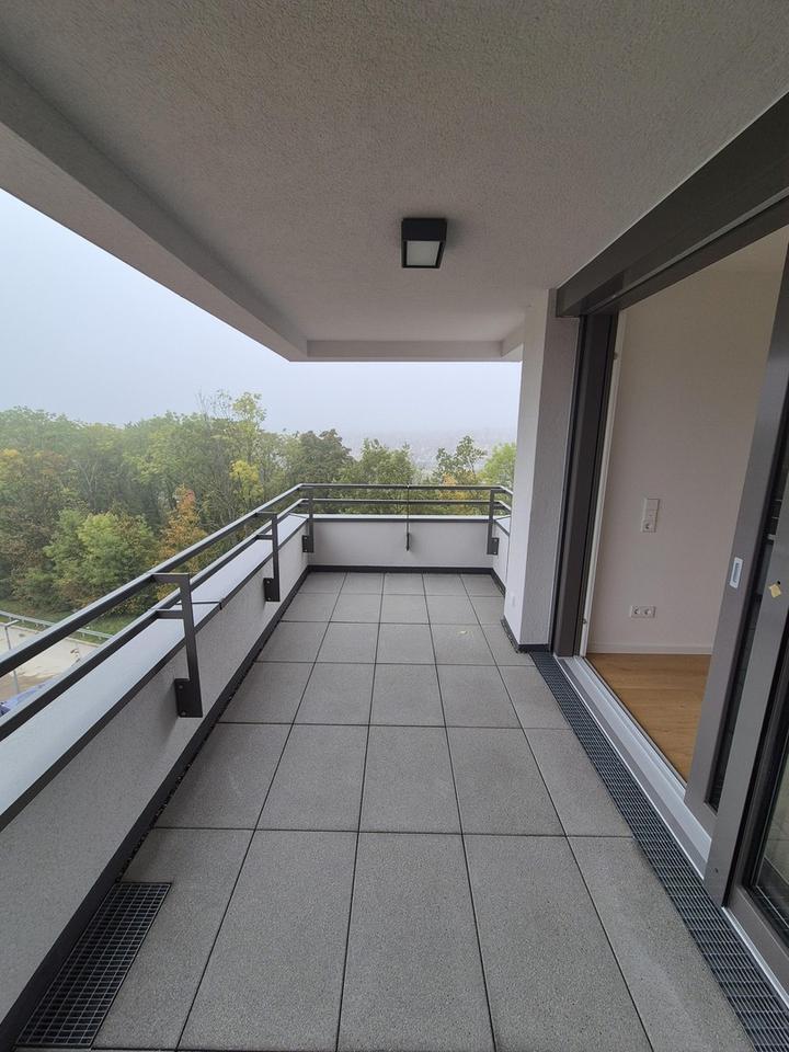 Neubau 3-Zimmer-Wohnung mit Weitblick inkl. EBK und Balkon zimmer