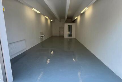 75m² Lager Halle Depot mit großem Rolltor u.Büro+WasserWCStrom zimmer