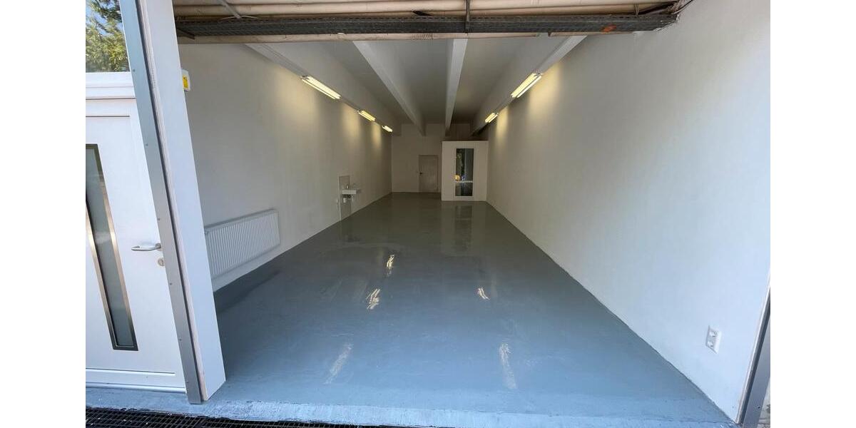 75m² Lager Halle Depot mit großem Rolltor u.Büro+WasserWCStrom zimmer