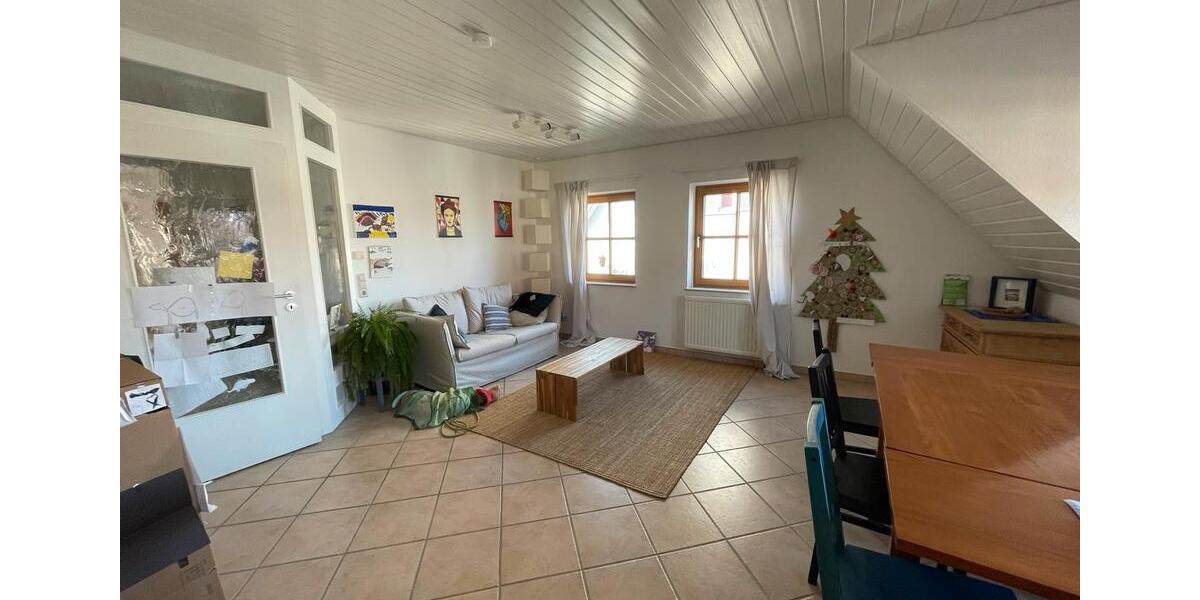 Dachgeschoßwohnung Rottenburg am Neckar - 3 Zimmer, 72 m&sup2;, 1.300&euro; | Angebot:24609257