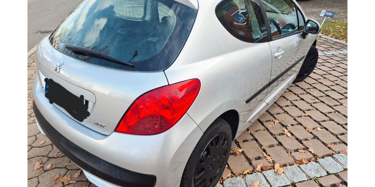Peugeot 207 157.400 km 1.999 &euro; Filderstadt 70794