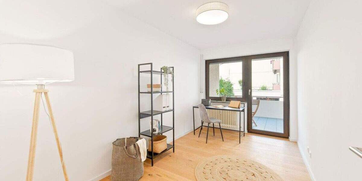 Helle und große Wohnung mit 2 Balkonen, 3x Stellplätzen und Provisionsfrei 3 zimmer