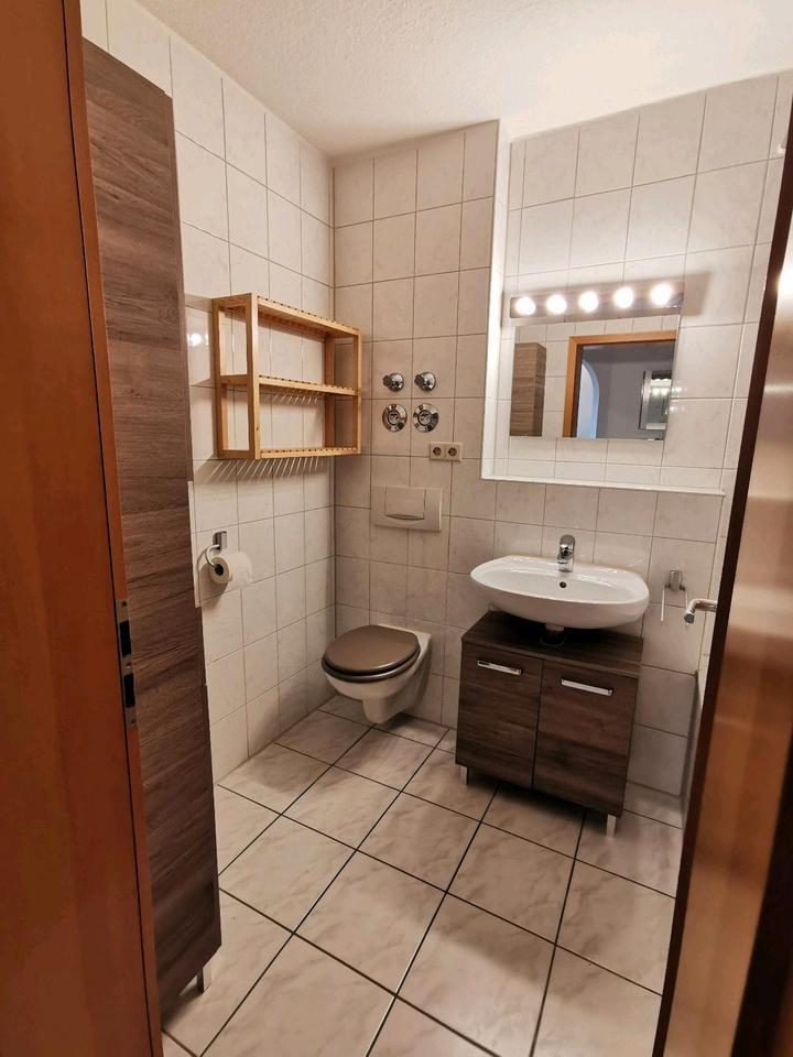 Stilvolle und moderne 2-Raum-DG-Wohnung mit EBK in Freiberg am