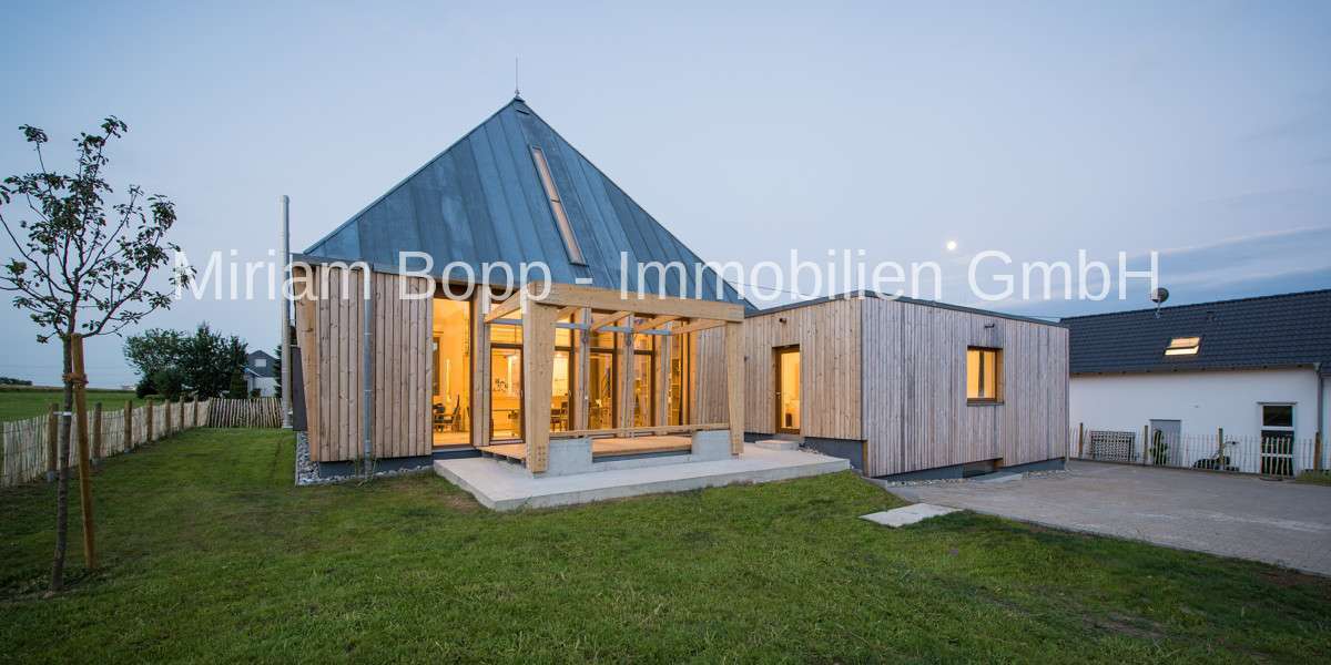 Haus zum Kaufen in Reutlingen Altenburg 1.231.500 € 274.34 m² 7 zimmer