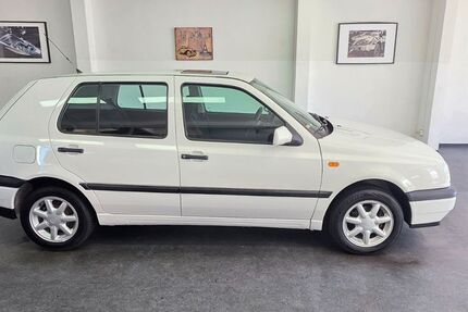 VW Golf 117.000 km 4.990 &euro; Asperg/Ludwigsburg bei Stuttgart 71679
