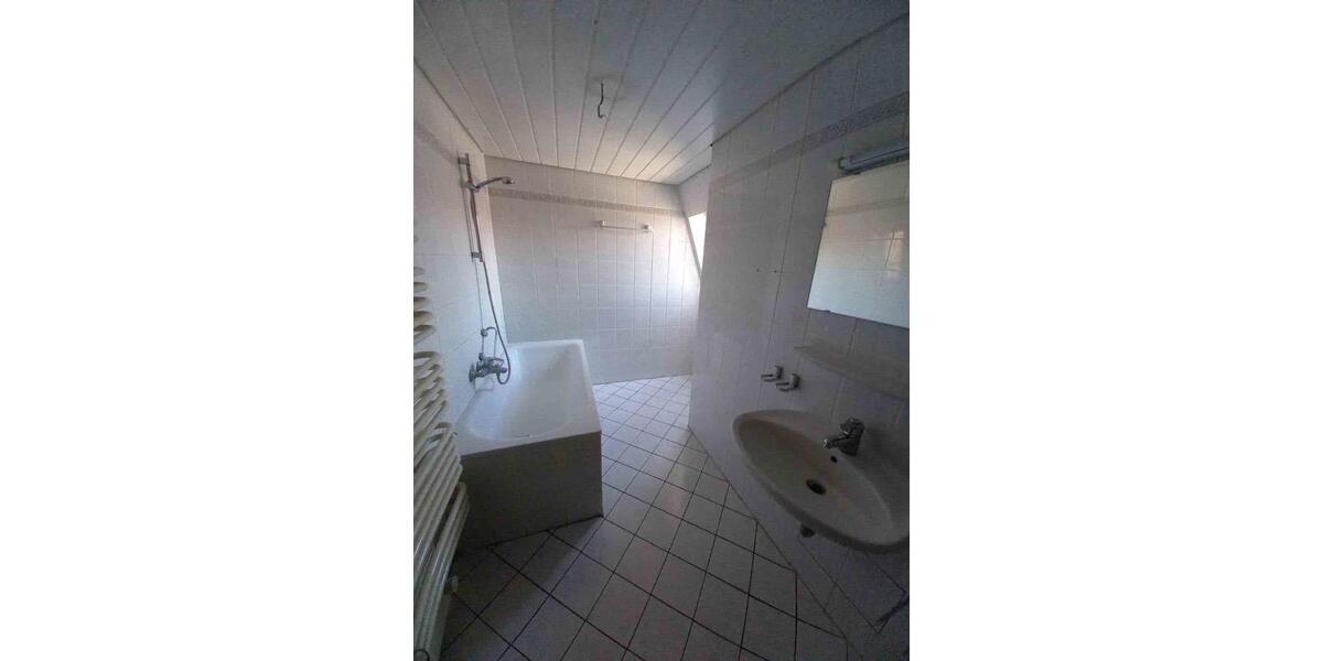 Dachgeschoßwohnung Stuttgart Bad Cannstatt - 2 Zimmer, 67 m&sup2;, 738&euro; | Angebot:26350565