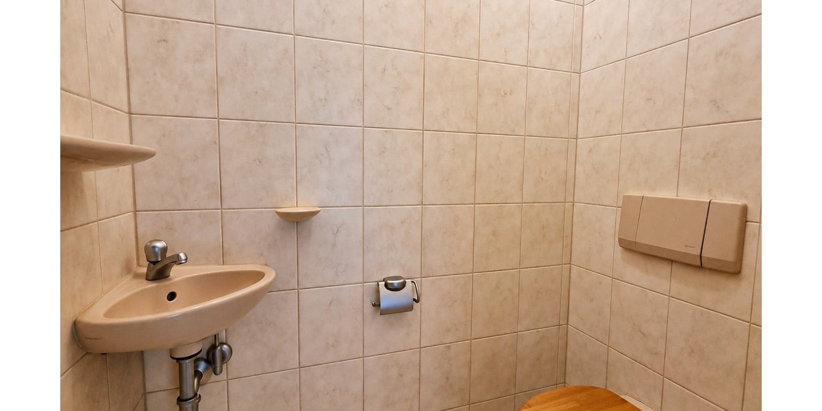 Familienfreundliches Einfamilienhaus mit Einliegerwohnung in attraktiver Aussichtslage von Leonberg - Einliegerwohnung Leonberg Leonberg | Angebot:27550187