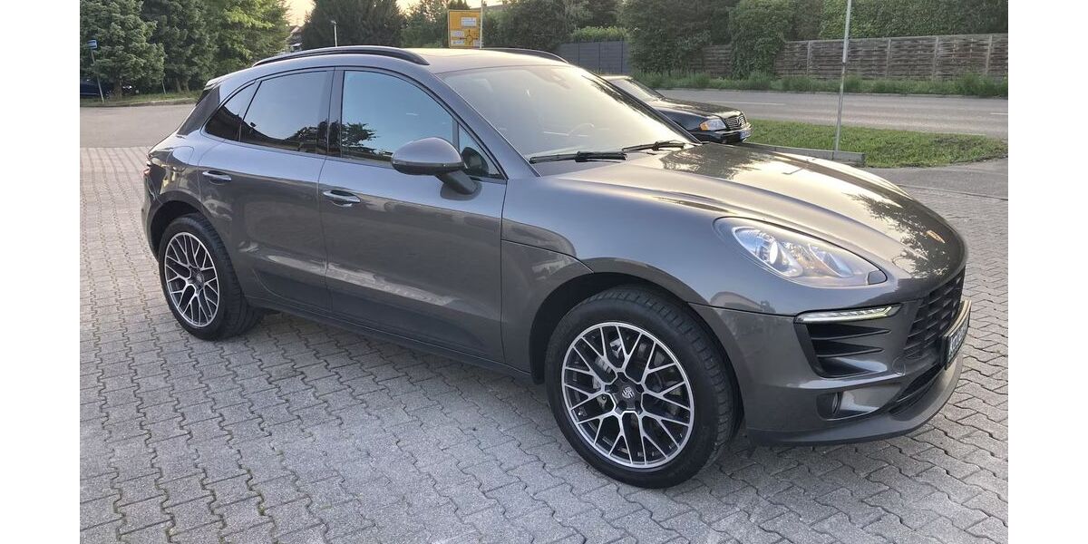 Porsche Macan 231.800 km 25.650 &euro; Stuttgart 70176