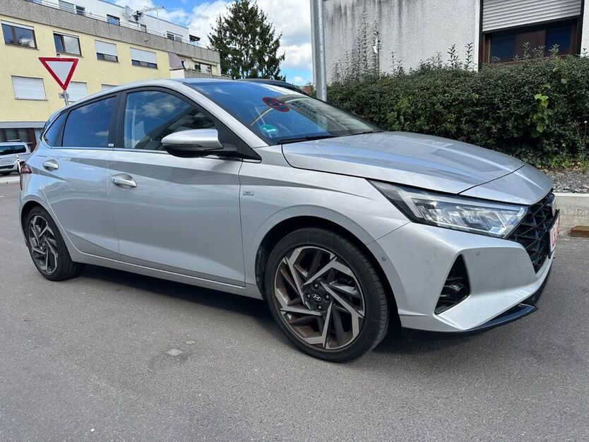 i20