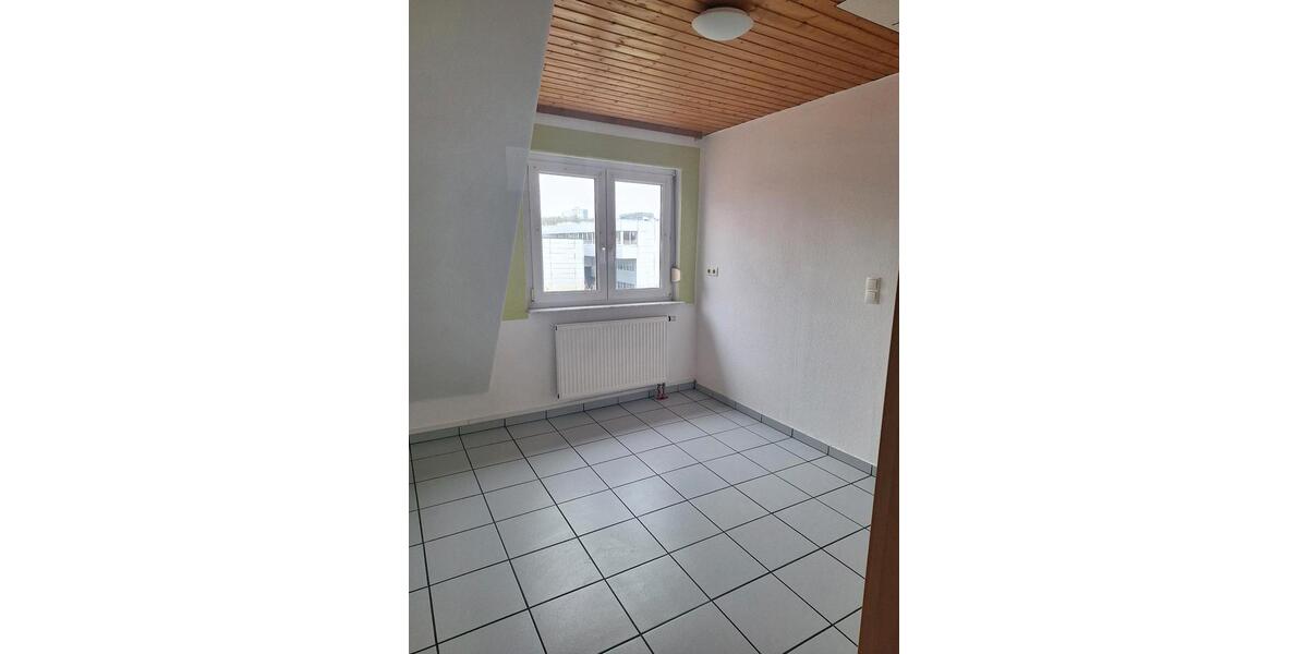 Dachgeschoßwohnung Mühlacker - 3 Zimmer, 86 m&sup2;, 720&euro; | Angebot:26144386