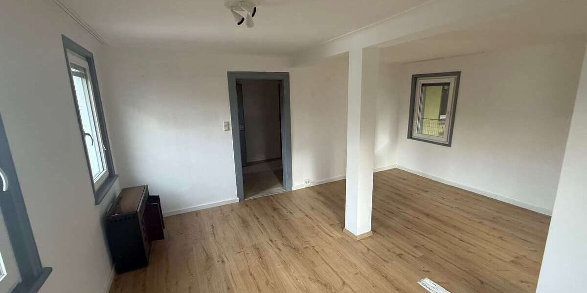 Etagenwohnung Stuttgart Luginsland - 4 Zimmer, 96 m&sup2;, 750&euro; | Angebot:24972224