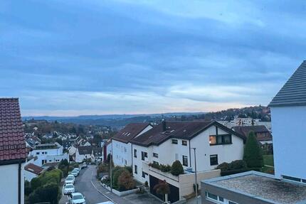 Helle 2,5 Zi. Wohnung 67m2 für 1 Jahr befr in Esslingen 3 zimmer