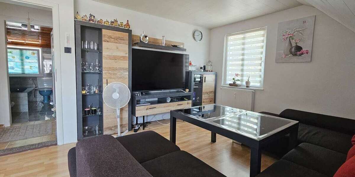Charmante 3-Zimmer-Dachgeschosswohnung mit Garage und Gartenbereich in Denkendorf - Dachgeschoßwohnung Denkendorf | Angebot:27532423