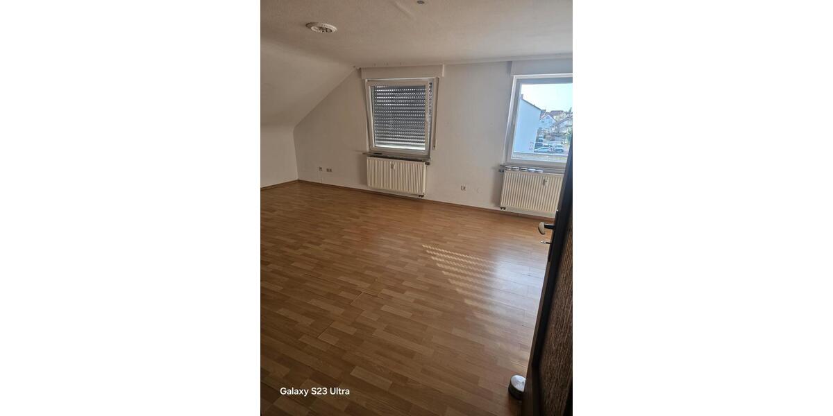 Dachgeschoßwohnung Gärtringen - 3 Zimmer, 70 m&sup2;, 1.250&euro; | Angebot:25342628
