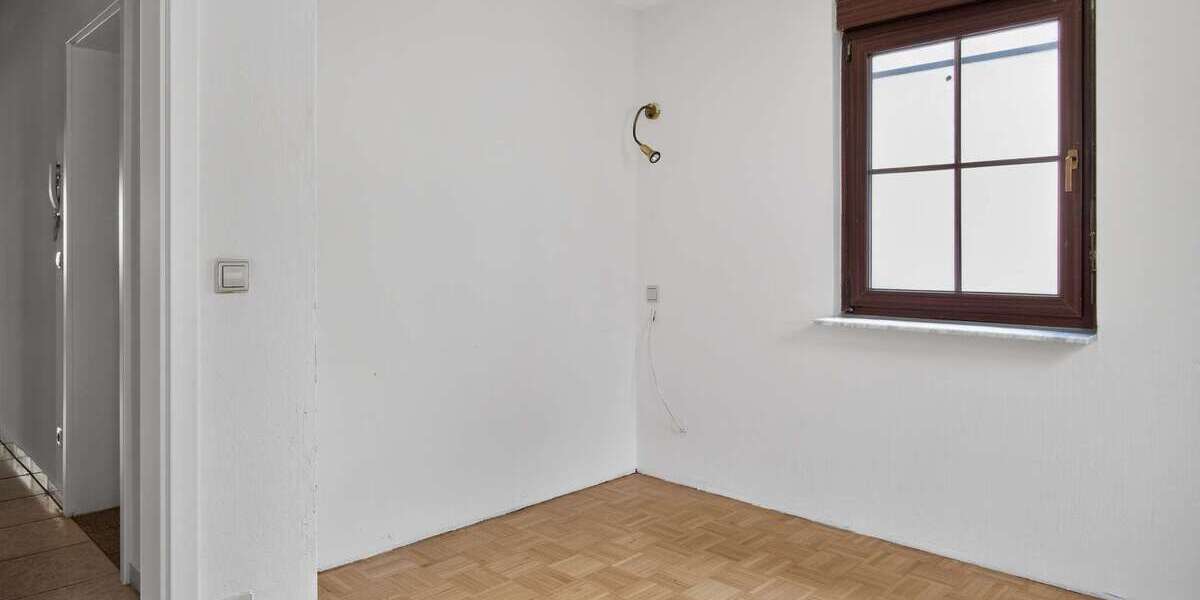 Seltene Gelegenheit: Gepflegtes 3-Familienhaus in Top-Wohnlage - Mehrfamilienhaus, Wohnhaus Stuttgart Zuffenhausen | Angebot:27083597