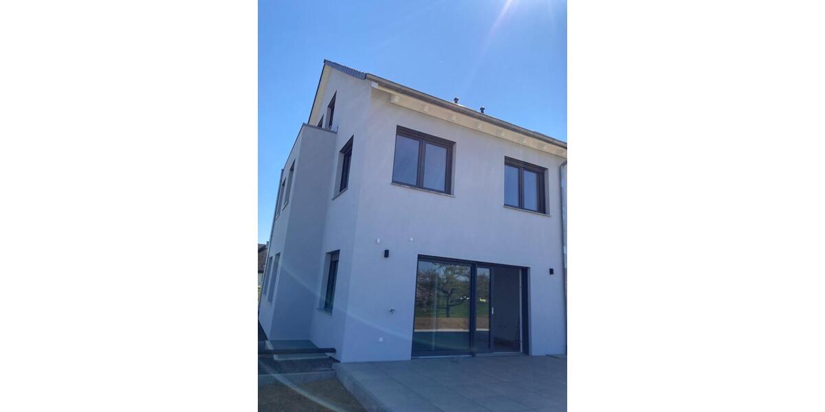 Doppelhaushälfte Herrenberg - 7 Zimmer, 183 m&sup2;, 2.700&euro; | Angebot:26591645