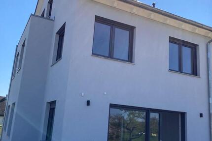 Haus Herrenberg - 7 Zimmer, 183 m&sup2;, 2.500&euro; | Angebot:26591645