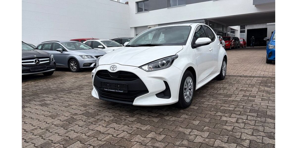 Toyota Yaris 15.121 km 18.795 &euro; Stuttgart 70597