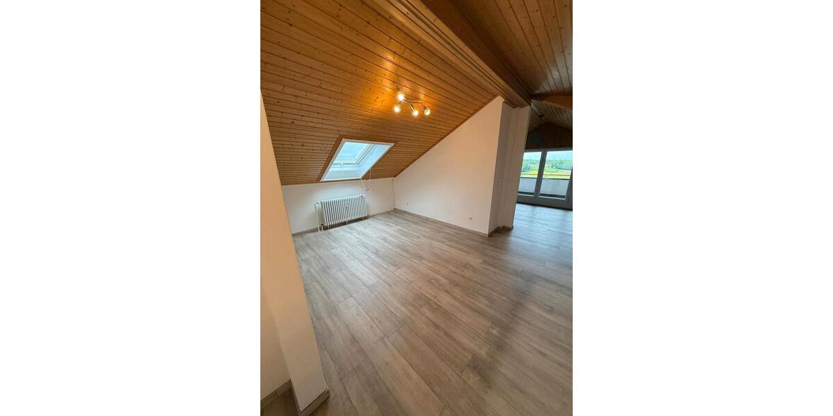 Dachgeschoßwohnung Ludwigsburg Hoheneck - 3 Zimmer, 55 m&sup2;, 1.000&euro; | Angebot:26483179