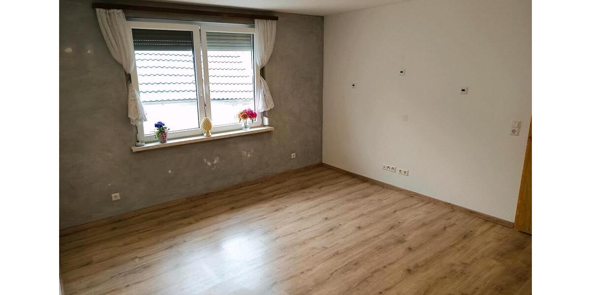 Etagenwohnung Markgröningen - 4.5 Zimmer, 110 m&sup2;, 1.280&euro; | Angebot:24811610
