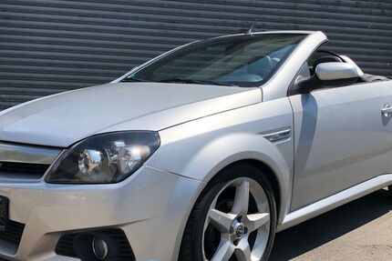 Opel Tigra 93.000 km 2.995 € Altensteig 72213