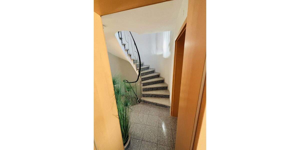 Reihenmittelhaus Fellbach Schmiden - 9 Zimmer, 184 m&sup2;, 749.000&euro; | Angebot:25654311