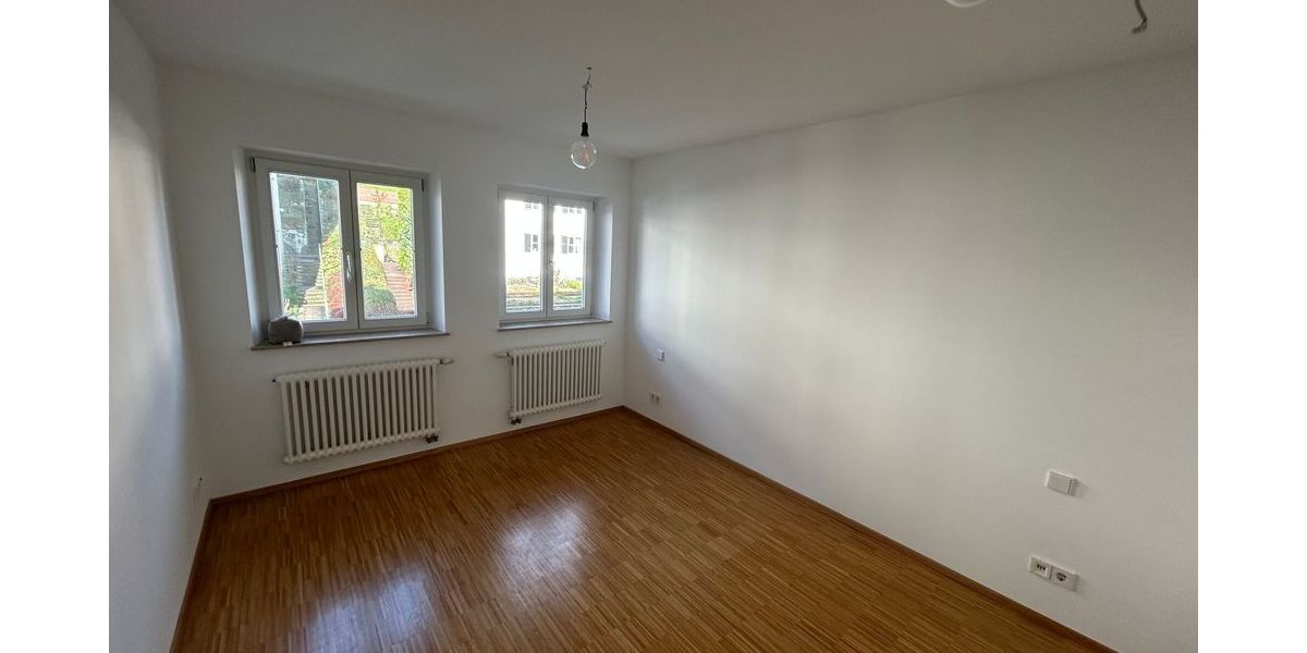 Zwei Zimmer mit Weitblick - Sanierte Wohnung im 1. OG und Balkon - Appartement Stuttgart Botnang | Angebot:26623450